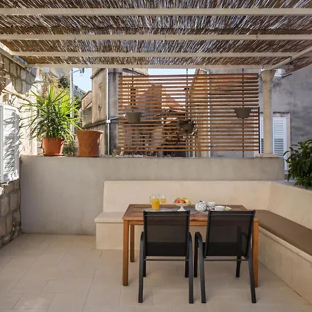 Coral Apartment